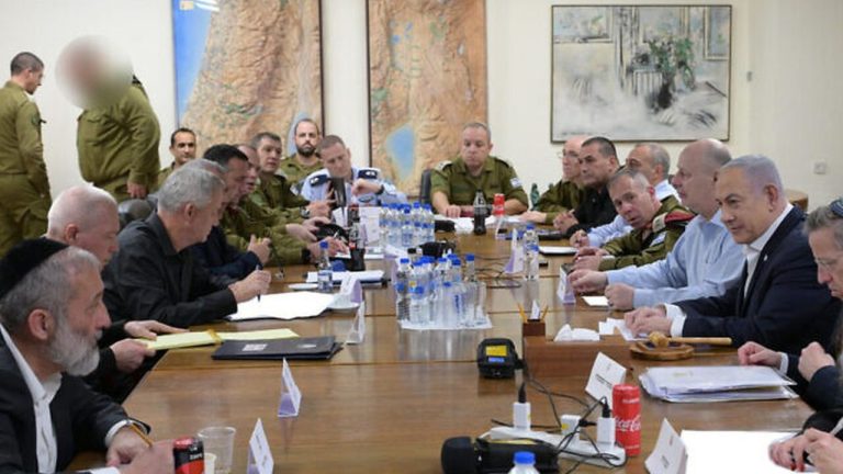 Presa israeliană - Cabinetul de război a decis să riposteze în forţă la adresa Iranului