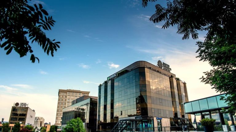 300 de oraşe şi comune din Olanda, administrate din birourile unei firme din Iaşi. „Secretele” din spatele uşilor Centric, una din cele mai mari firme de IT