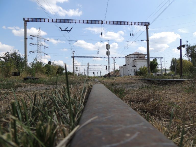 25 de curse de pe raza Regionalei CFR Iași dispar la sfârșitul săptămânii din mersul trenurilor. Proteste politice ieșene la Guvern