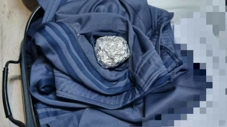 Persoană din Iași, prinsă în timp ce ridica un colet venit din Germania în care se afla heroină