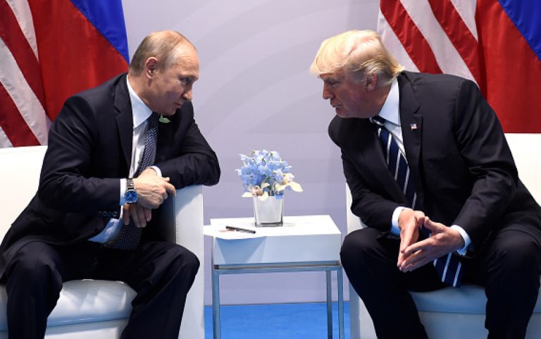 Trump a spus, în privat, că va obliga Ucraina să cedeze Crimeea și Donbas dacă redevine președinte