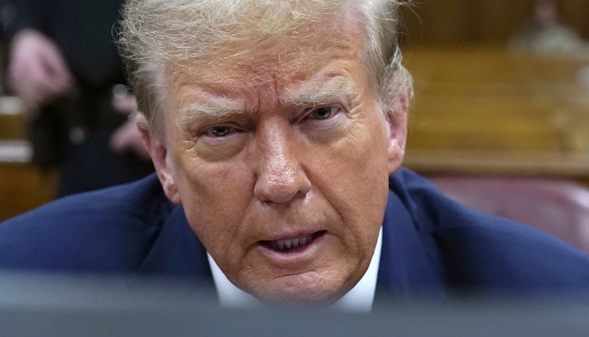  Trump dă înapoi în urma unui scandal privind interzicerea contracepţiei