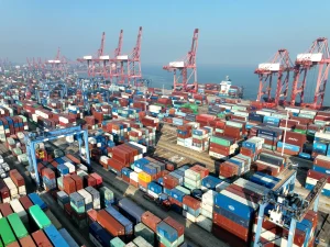 INS: În primele cinci luni, exporturile României au crescut cu 2,5%, iar importurile au crescut cu 5,8%, faţă de perioada similară a anului trecut