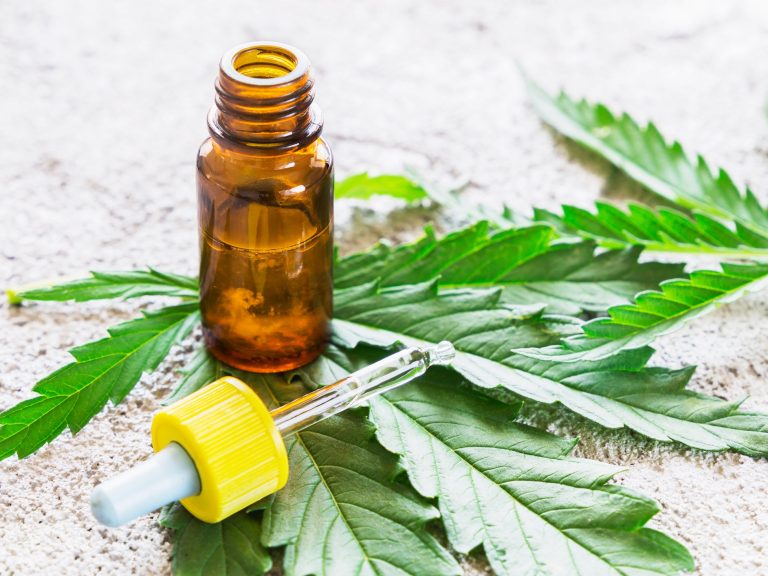 Legi antidrog anapoda - Condamnați la Iași pentru substanțe care se vând legal și la liber pe Emag.ro. Un proces uluitor