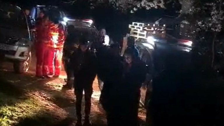 O femeie de 39 de ani, plecată spre o mănăstire îmbrăcată neadecvat, căutată o noapte întreagă de circa 100 de persoane