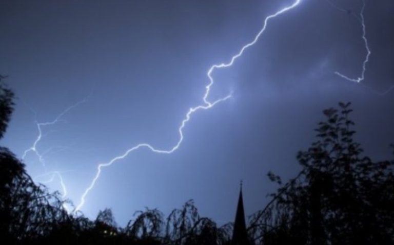 Cod roșu de furtună, emis de meteorologi.  Ce zone sunt vizate