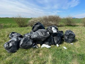 Amendă cu tentă de șantaj. Omul de afaceri care a refuzat să vândă un teren ieftin și a fost pedepsit cu gunoaie