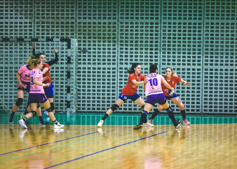 SPORT Hal de campionate în România. Vacanţe lungi în plin sezon