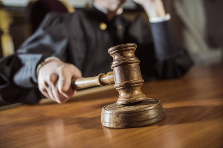 Administratorul a trei firme, trimis în judecată pentru evaziune fiscal. El a înregistrat peste 700 de facturi fictive în contabilitate