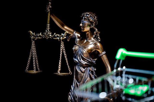 Creșterile salariale enorme pe care magistrații și le dau între ei prin decizii ale judecătorilor sunt ilegale, ba chiar neconstituționale. Cum poate fi stopat acest jaf de miliarde de euro