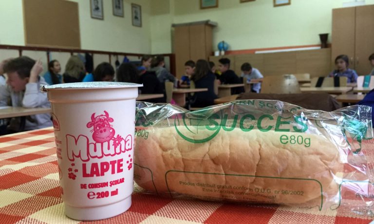 Fără lactate pentru elevii și preșcolarii ieșeni. Niciun producător nu vrea să ofere la prețul dat de CJ