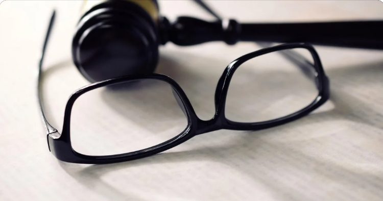 Decizie istorică a președintelui Înaltei Curți de Casație și Justiție: contribuabilii vor deconta ochelarii viitorilor pensionari speciali din Justiție. Plafon: 3.000 lei plus manoperă