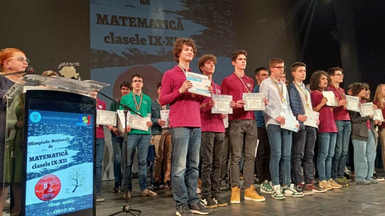 Cel mai bun elev-matematician din lume, locul I la Olimpiada naţională în domeniu alături de cinci colegi