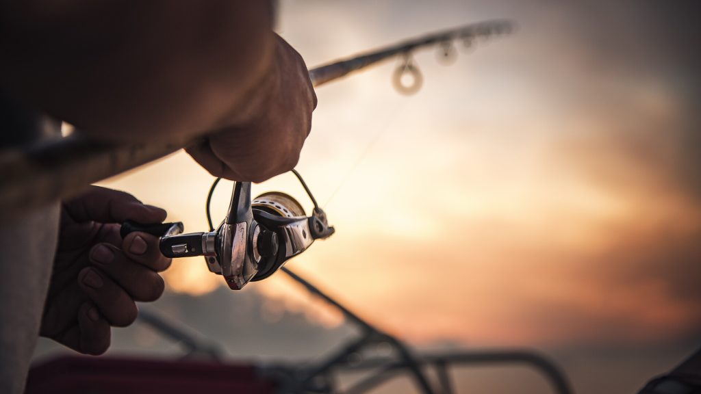  Un tânăr s-a electrocutat mortal când era la pescuit