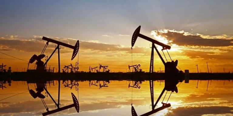 Preţurile petrolului au scăzut pentru a doua zi consecutiv pe fondul discuţiilor pentru încetarea focului în Gaza