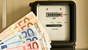 Analiză - Împovărată cu datorii, Europa are puține opțiuni pentru a atenua impactul exploziei prețurilor la energie