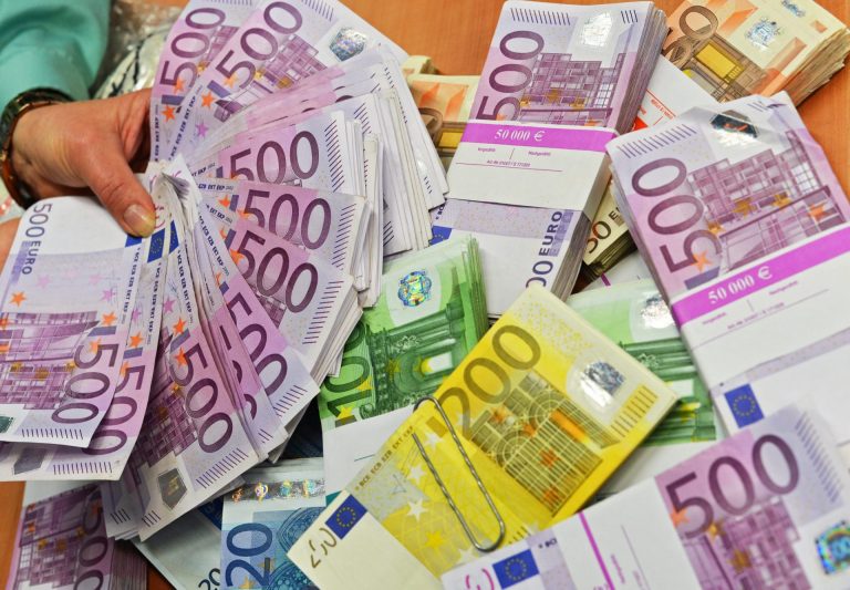 Iași - Topul provizoriu al profiturilor. În capul listei, un drumar din Târgu Frumos. Locul II - o firmă cu șase angajați, locul 3 - una cu zero angajați