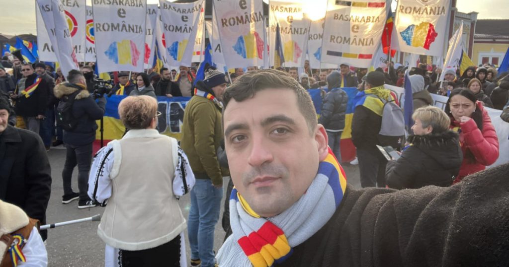  Antena 3 a întors armele împotriva lui George Simion, România TV a lăsat-o mai moale, Realitatea TV e bipolară. În 2022 și 2023, toate cele trei stații l-au promovat masiv pe șeful AUR