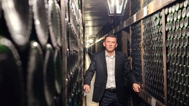Cotnari lansează campania „Crama Transparentă” și îi invită pe iubitorii de vin să exploreze tradiția și inovația în producția de vinuri de calitate (P)