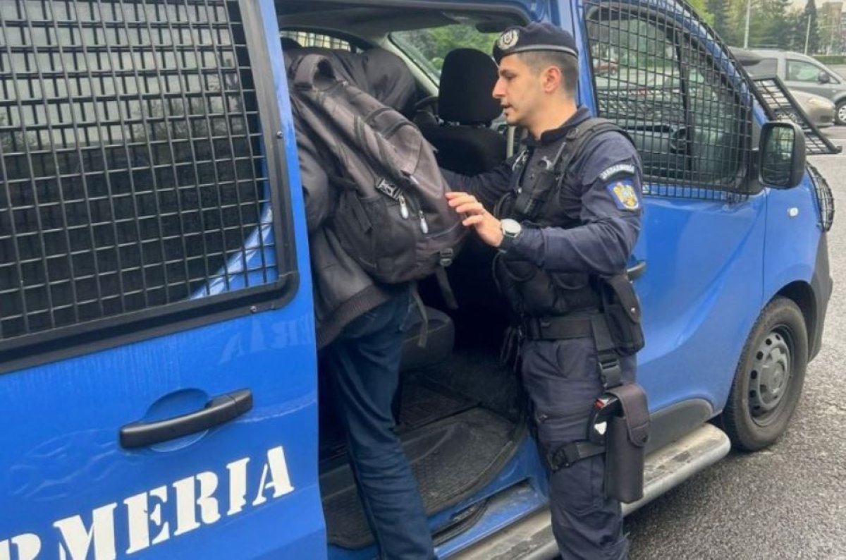 Vaslui: Un bărbat de 24 de ani, reţinut după ce a determinat o fată de 12 ani să se filmeze în ipostaze sexuale explicite