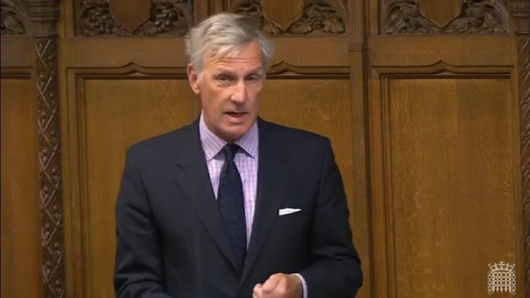 Un parlamentar britanic, dintr-o familie de proprietari de sclavi, va câştiga 3 milioane de lire din vânzarea unei foste plantaţii în Barbados