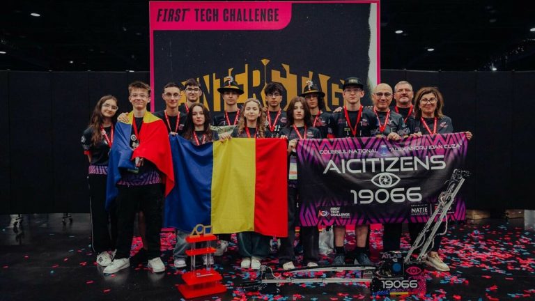 Tinerii români au cucerit America. Echipa lor este iar campioană mondială la robotică