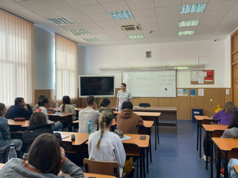 Sute de elevi au beneficiat de educație media în cadrul Atelierelor Presa pe Bune: “Nimic nu ar fi fost posibil fără sprijinul cadrelor didactice și fără ajutorul unor părinți care au conștientizat că dezinformarea poate fi extrem de periculoasă”