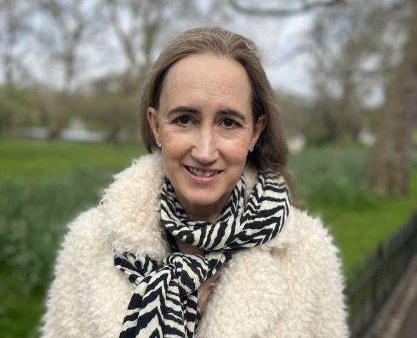 Scriitoarea britanică Sophie Kinsella a dezvăluit că a fost diagnosticată cu un cancer cerebral agresiv