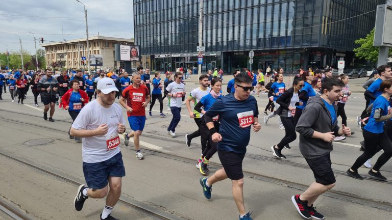 LIVE-VIDEO – Iașul, vizitat „în fugă” de mii de participanți la Semimaraton 2024
