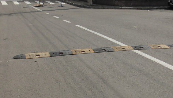 De ce este pedepsită majoritatea nevinovată în contul unei minorităţi rebele? Despre spinările de măgar din trafic