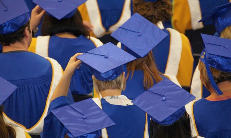 Analiză / Ce livrează Universitatea românească pentru economie și societate? O abordare comparativă cu Uniunea Europeană a „producției de intelectuali”, în contextul competitivității globale