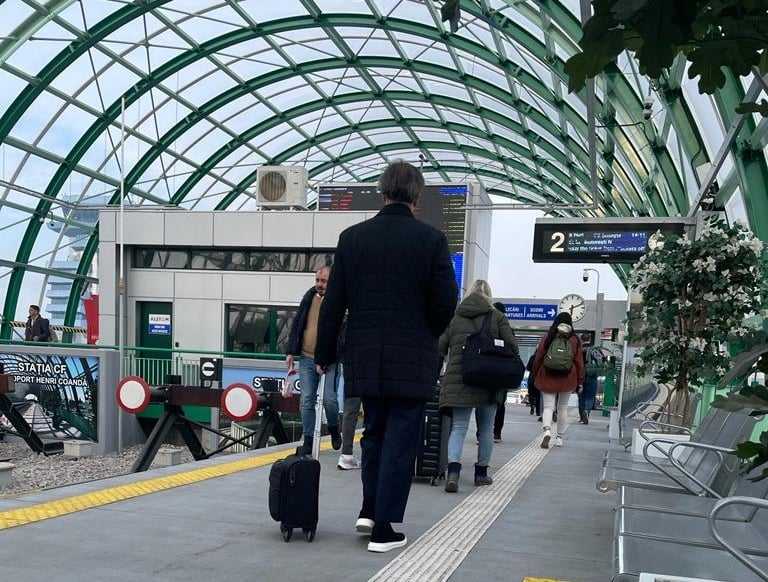 Circulația trenurilor spre și dinspre Aeroportul Henri Coandă va fi închisă temporar. Anunțul CFR