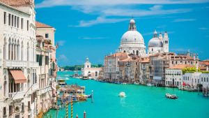 Veneția reintroduce taxa turistică