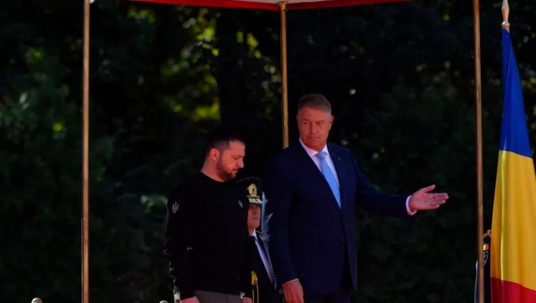 Antena 3: Președintele ucrainean Volodimir Zelenski a aterizat la Suceava