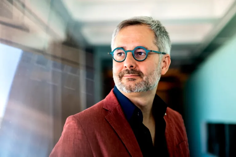 Românul cu cele mai mari șanse la Nobel în viitor – Albert-László Barabási, născut în Harghita. Barabási, care e și cetățean maghiar, a fost ales membru al Academiei de Științe a SUA