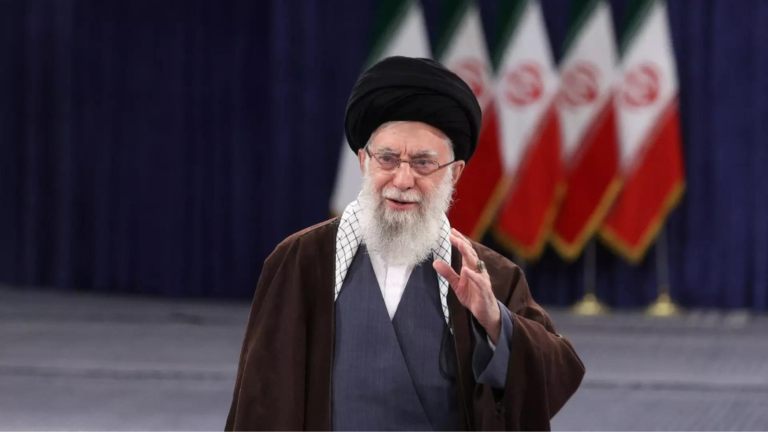 Liderul suprem al Iranului afirmă că SUA şi Israelul vor primi un „răspuns zdrobitor