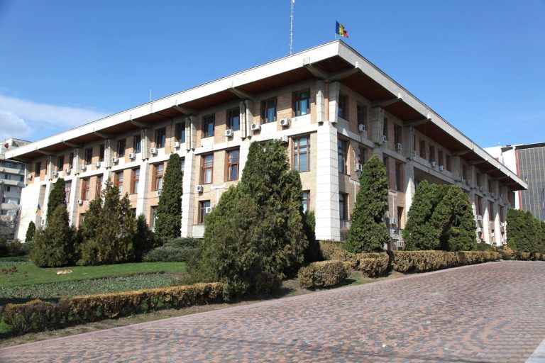 Punct final și la județ - Opt candidați la șefia Consiliului Județean și nouă liste de consilieri. Cine sunt „locomotivele” ?