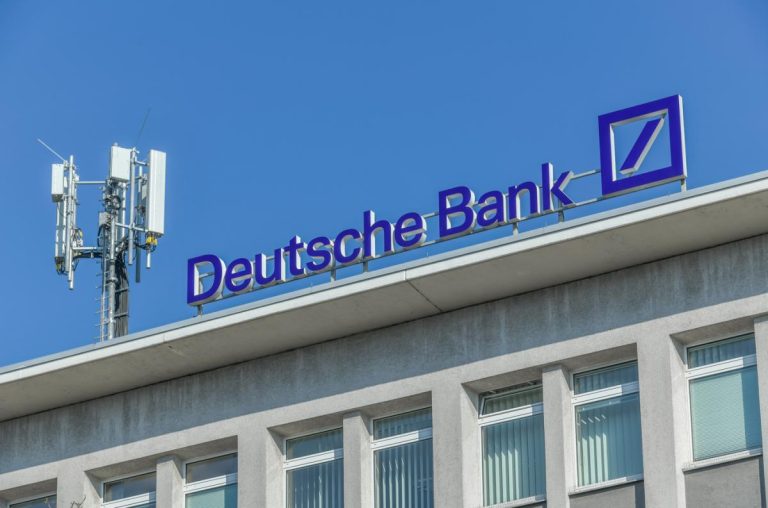 Un tribunal rus a ordonat ca activele, conturile, proprietăţile şi acţiunile Deutsche Bank din Rusia să fie sechestrate