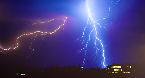 Avertizare Nowcasting: Municipiul Iași, sub cod galben de furtună, sudul județului sub cod portocaliu
