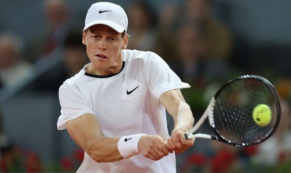  Roland Garros: Jannik Sinner l-a învins pe Novak Djokovici şi va juca finala
