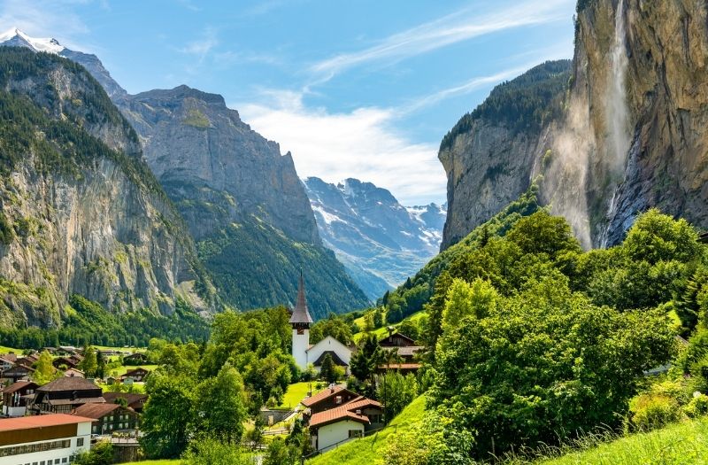 După modelul Veneției, un oraș dintr-o zonă montană a Elveției anunță că va lua măsuri împotriva supraturismului