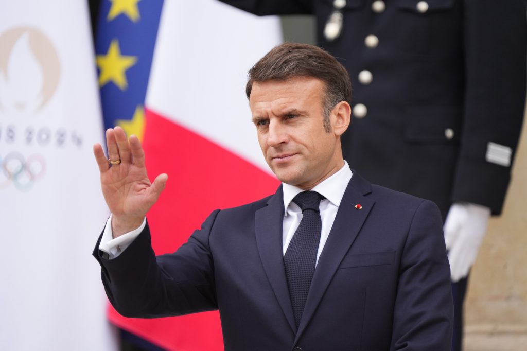 Macron se duce de urgenţă „în această seară” în Noua Caledonie pentru a încerca să calmeze spiritele
