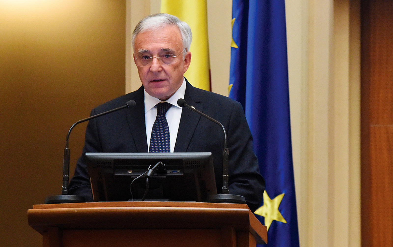  Isărescu: Dacă apeşi pe frână puternic, bineînţeles că vii cu inflaţia în jos, dar vii şi cu o recesiune de toată frumuseţea