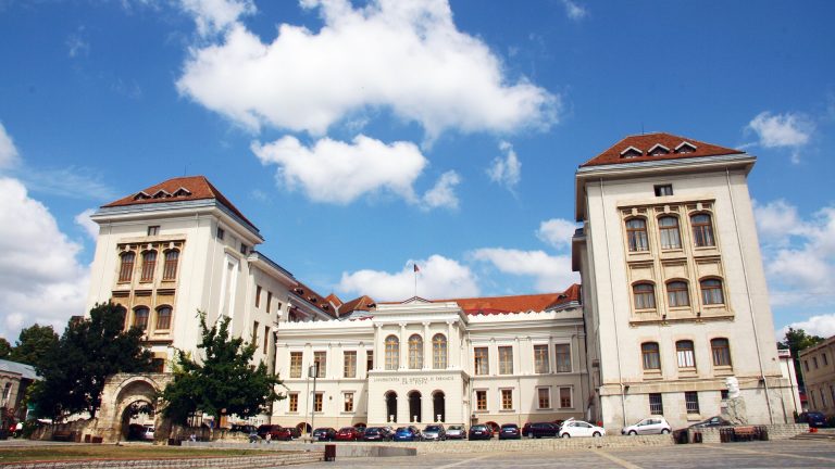 Dosarul „Colectorul de șpagă de la UMF”: 10 ani de cercetări și termene, o pedeapsă de toată rușinea