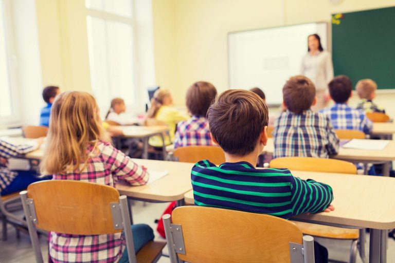 Opt elevi pe loc - Weekend de foc pentru elevii care trec într-a V-a. Admitere în șase din cele mai căutate colegii