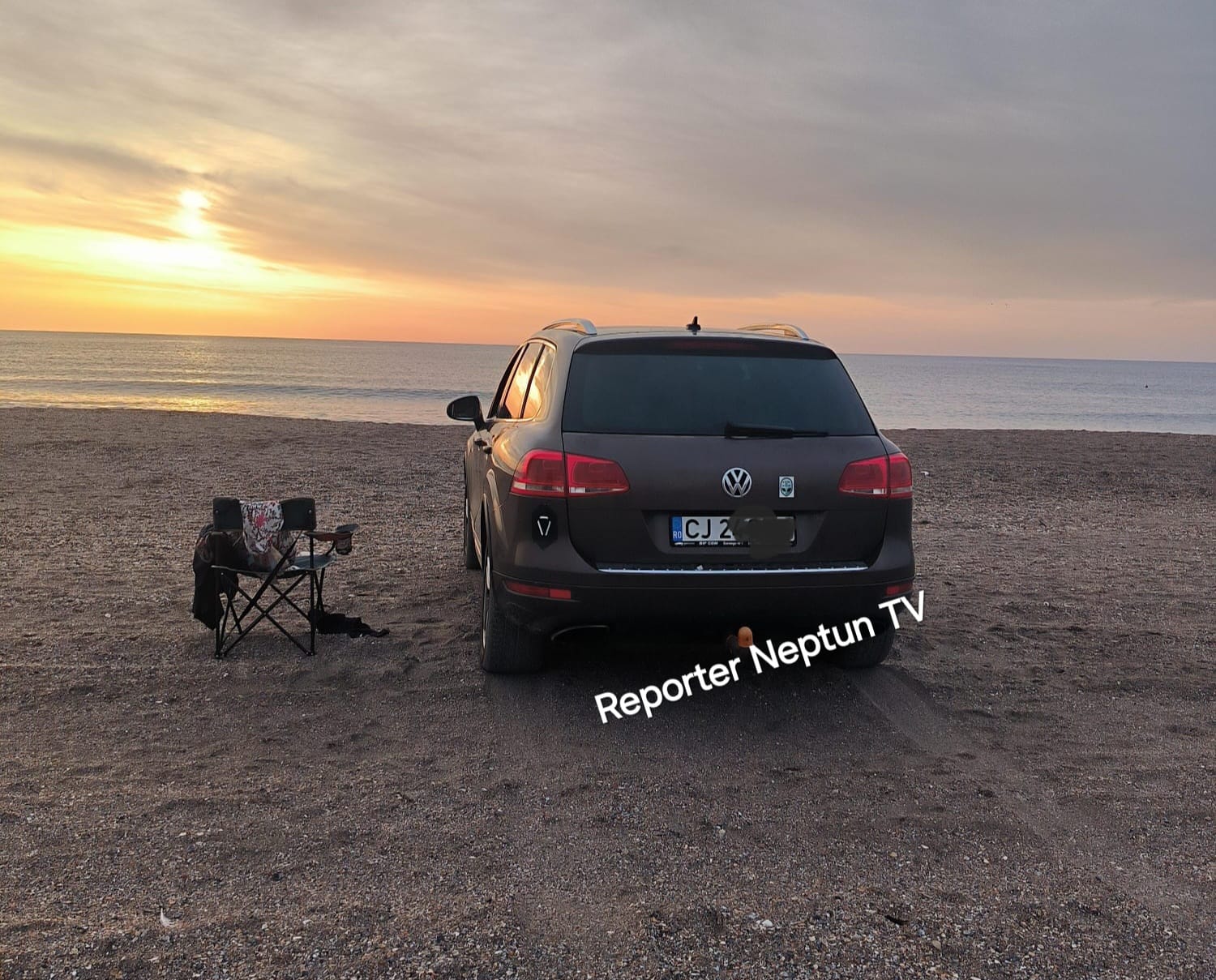 Un clujean și-a dus iubita pe malul mării să vadă răsăritul și a fost amendat cu 10.000 de lei