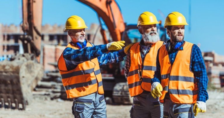 Peste o treime dintre angajaţii din construcţii au salarii cuprinse între 4.500 şi 7.000 de lei