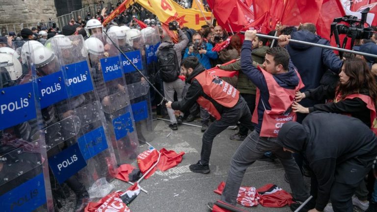 Poliţia turcă a reţinut peste 200 de protestatari de 1 Mai la Istanbul