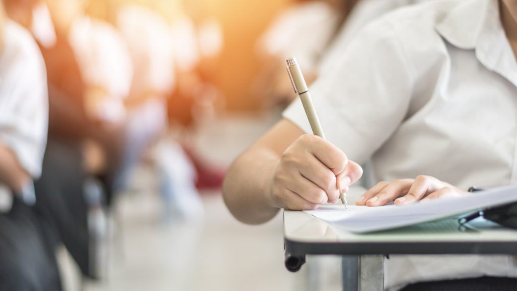 Azi începe Bacalaureatul, sesiunea specială. La Iași avem doi elevi care dau astăzi examenul la Română