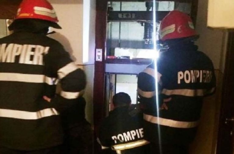 Doi ieșeni, blocați într-un lift. Au intervenit pompierii